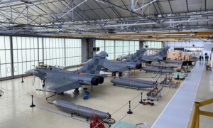 泽连斯基讨到100架战机，俄罗斯这回遇上真正对手，出手比美国更阔绰！