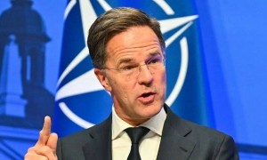 普京换上军装视察前线，下令“无条件实现目标”