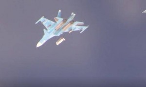 俄国防部发布视频：俄军苏-34战机向乌军阵地投下3吨级“超级炸弹”