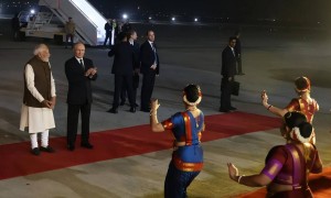 普京一碗水端平！访印前先定调，俄罗斯的“最亲密朋友”中，中国与印度并列，力推非西方框架