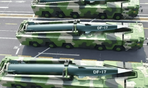 日本刚说在与那国岛部署导弹，中国无人机就来了，直接“贴脸”飞两遍！