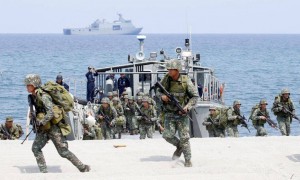 中日在联合国再度交锋，菲律宾站出来力挺日本，菲船持刀挑衅，中国海警水炮反制