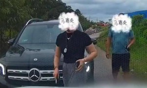“亮证逼迫让路”奔驰女被曝亮的是假证，律师：伪造国家机关证件，情节严重可能触犯刑法